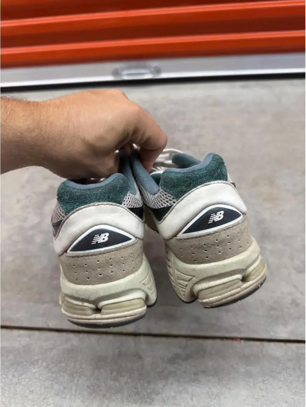 New balance 2002r pouch vintage teal white gym running shoes size 9.5 MENS